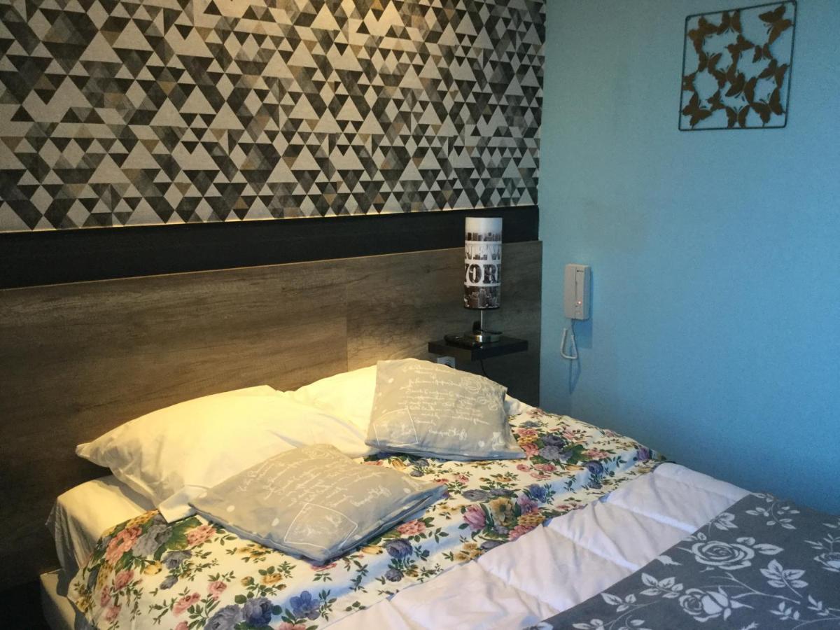 Hotel Le Kamelia Salles  Zewnętrze zdjęcie